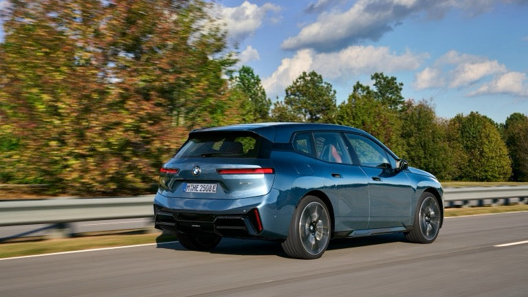 BMW iX xDrive 45: Plug & Charge & Vorkonditionierung