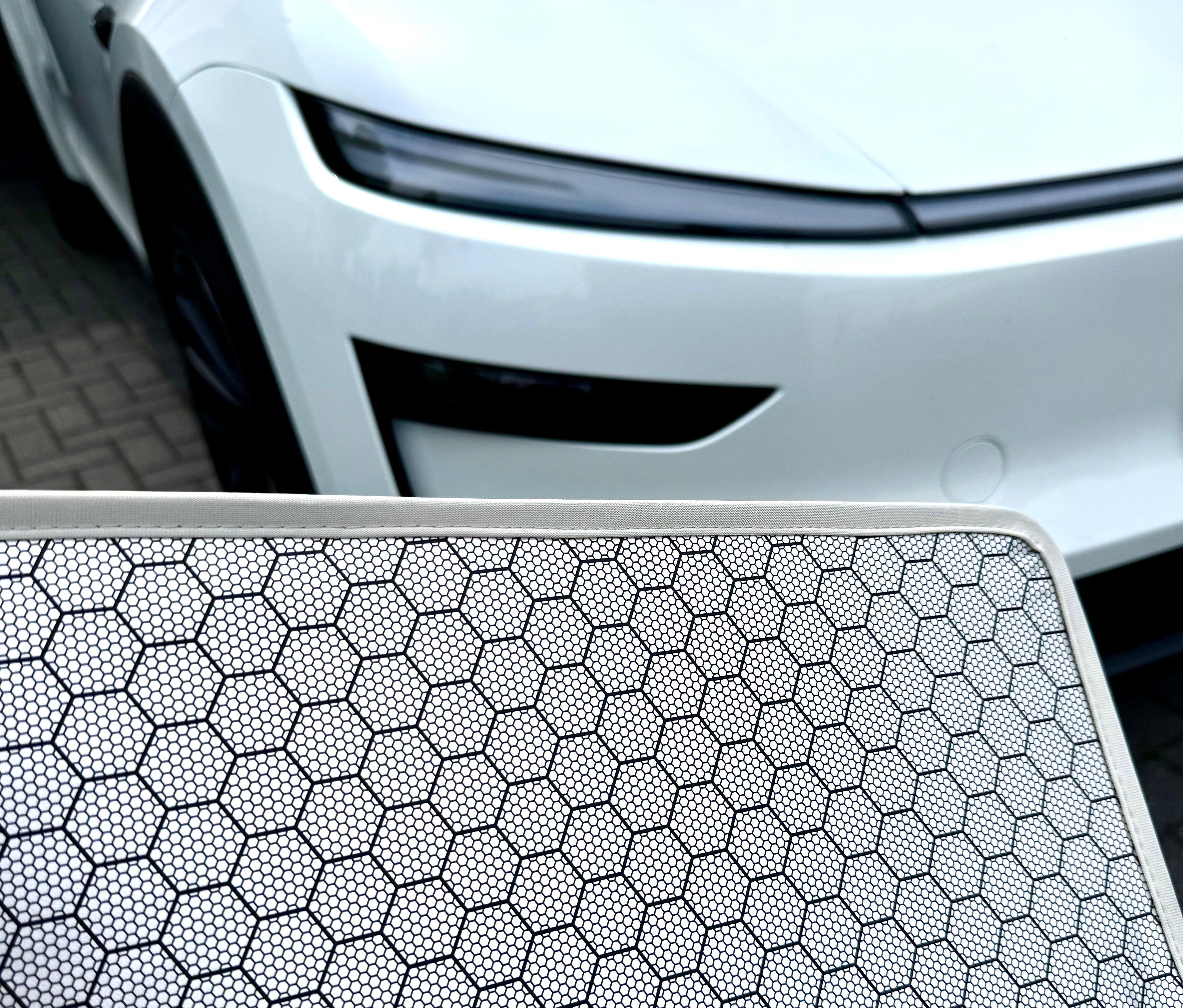 Tesla Model Y Juniper Sonnenschutz-Set mit UV-Schutz (Glasdach + Windschutzscheibe faltbar)