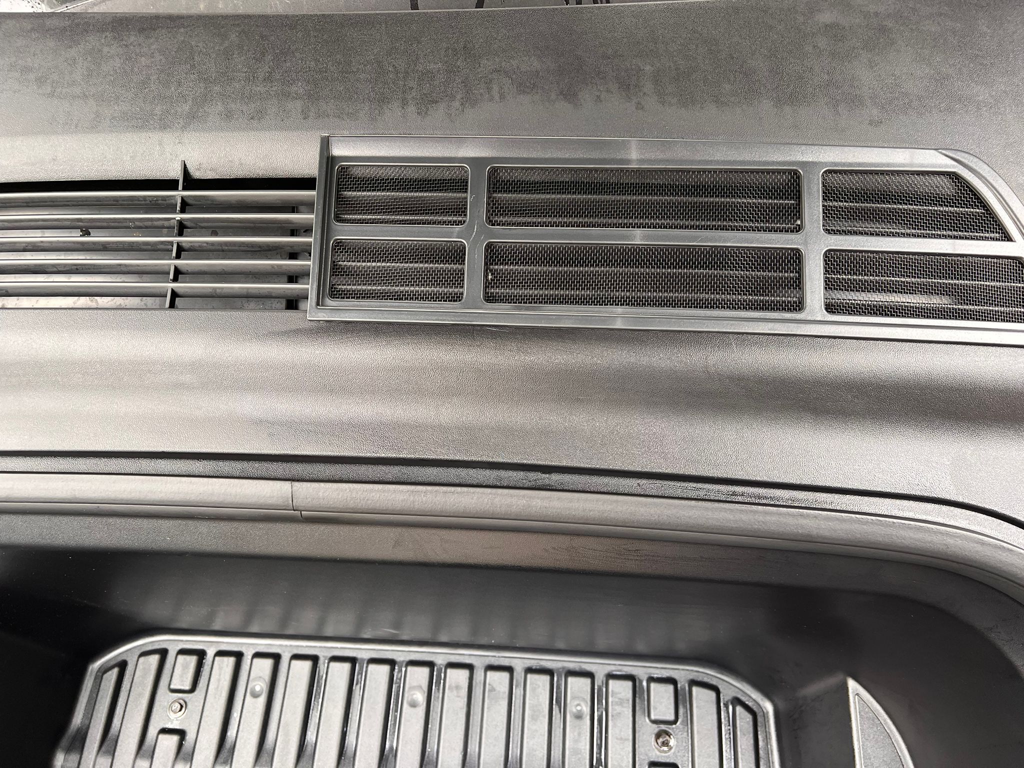 Tesla Model Y Lüftungsgitter