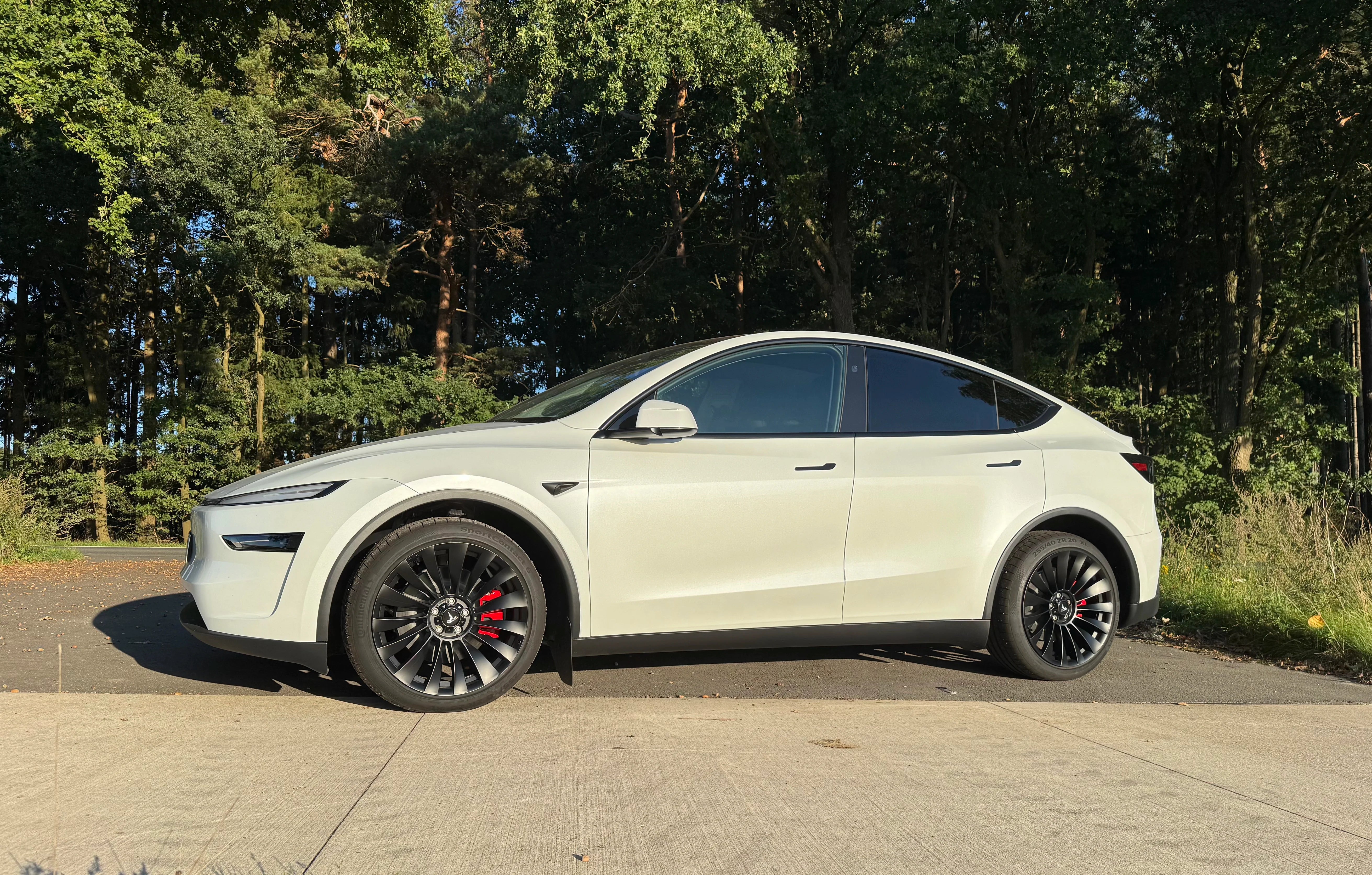 Tesla Model Y Juniper 19 Zoll Winterkomplettrad MSW 37 T Matt Dark Graphite (4 Stück)