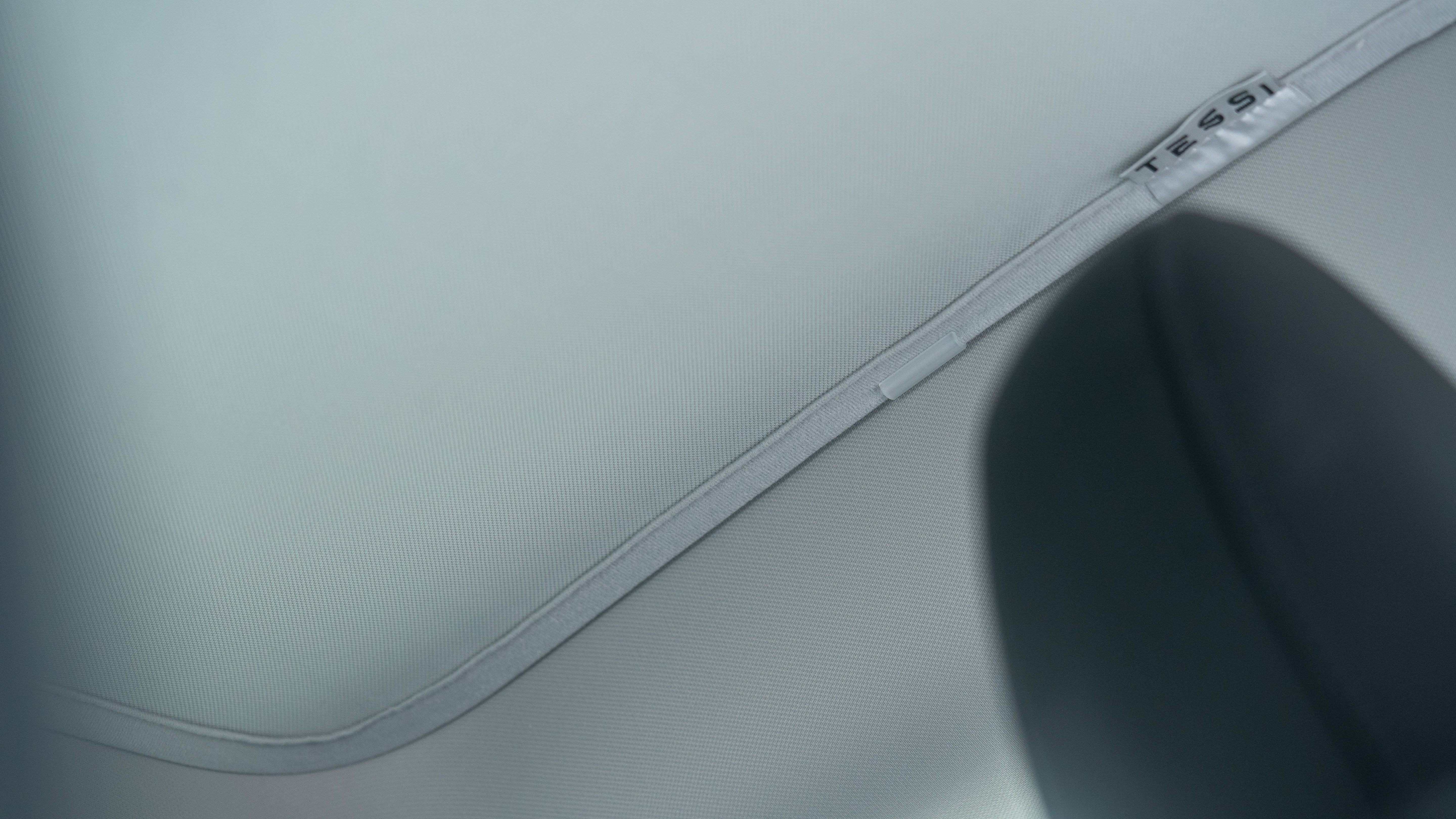 Tesla Model Y Juniper Sonnenschutz-Set mit UV-Schutz (Glasdach + Windschutzscheibe faltbar)